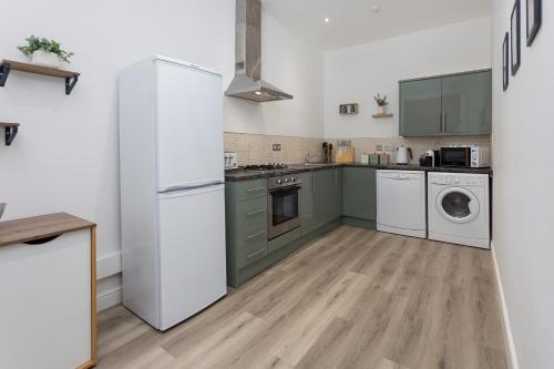 Harrington Chambers by Charming Apartments - Pool Table & Ping Pong photo 13