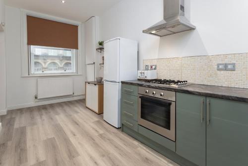 Harrington Chambers by Charming Apartments - Pool Table & Ping Pong photo 15