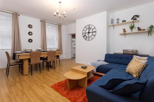 Harrington Chambers by Charming Apartments - Pool Table & Ping Pong photo 14