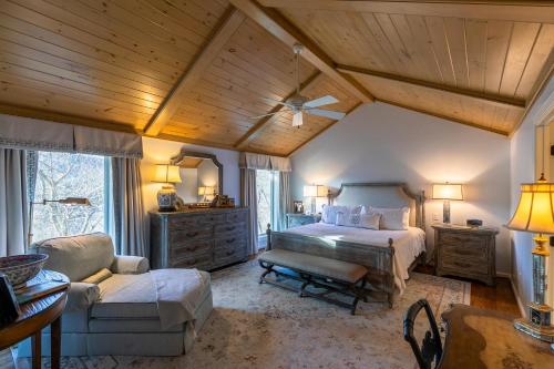 Postel nebo postele na pokoji v ubytování Hinesight at Hound Ears