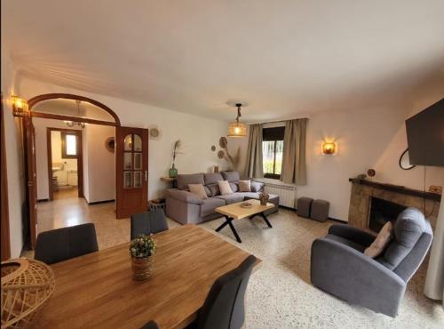 Casa Feliç, 6 people, fireplace and HotTub