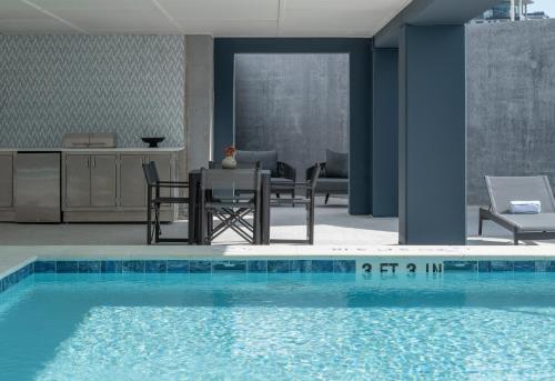 Bazén v ubytování Mint House Tampa - Downtown nebo v jeho okolí