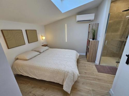 Postel nebo postele na pokoji v ubytování Mon pinot bord de l'eau