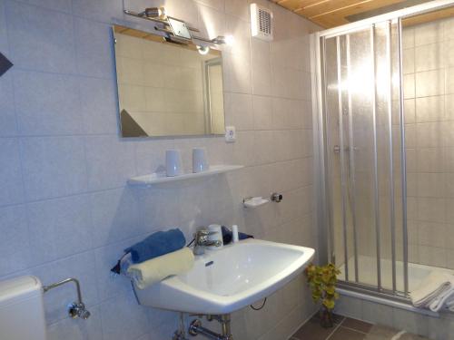 Ένα μπάνιο στο Appartements Martha