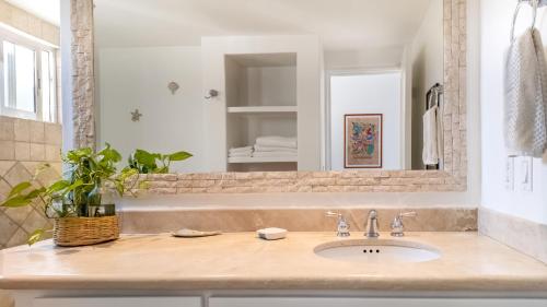 Ένα μπάνιο στο Spectacular 2 BR Oceanview Penthouse