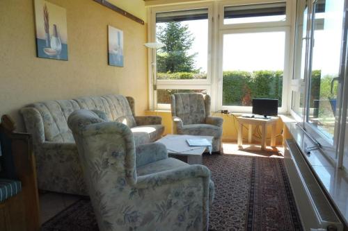 a living room with a couch and two chairs and a table at Ferienhaus Am See in Radewege