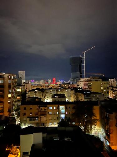Γενική άποψη της πόλης Τίρανα ή θέα της πόλης από  αυτό το hostel