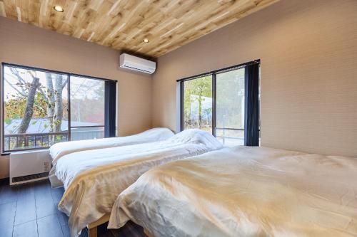 Una cama o camas en una habitación de The No,10 Mt,Fuji Forest House - Vacation STAY 81936v