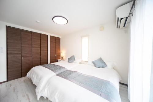 a bedroom with a large white bed and a window at Awaji Riverside Terrace in Shizuki - Vacation STAY 81986v in Shizuki