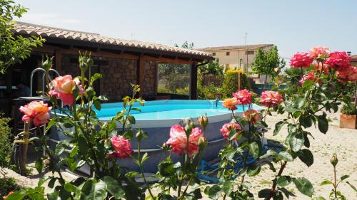 a swimming pool in a yard with flowers at Lera de cal roger in Verdú