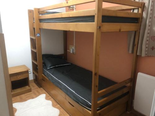 Μία ή περισσότερες κουκέτες σε δωμάτιο στο Appartement La Toussuire