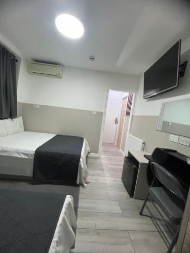 Ένα ή περισσότερα κρεβάτια σε δωμάτιο στο Plaza London Hotel