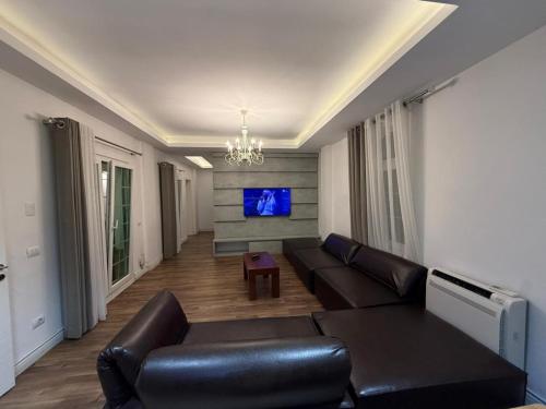 Μια τηλεόραση ή/και κέντρο ψυχαγωγίας στο Atrium Luxe Apartment, Sauk, Tirana