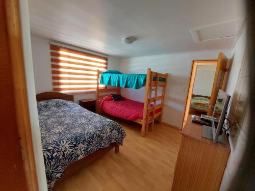 Ένα ή περισσότερα κρεβάτια σε δωμάτιο στο Hostal aleja