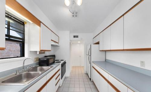 Η κουζίνα ή μικρή κουζίνα στο 313-8 McFadden Dr