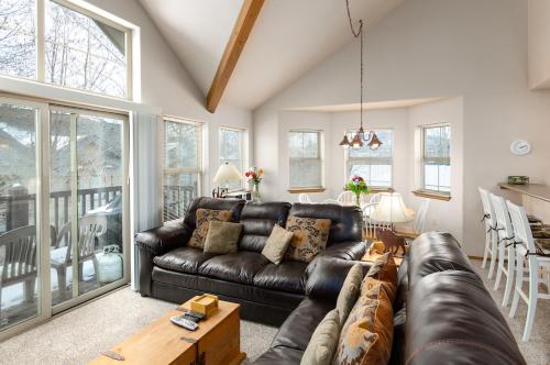 Istumisnurk majutusasutuses Tarn Landing Condo: Access To All Summit Resorts