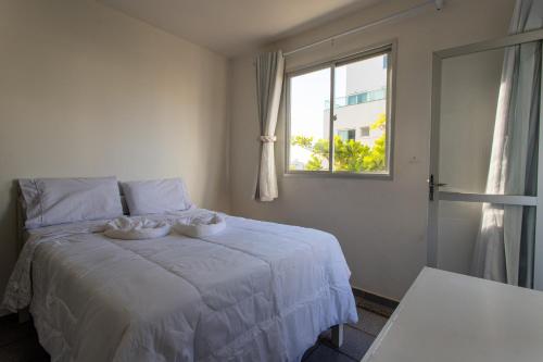 En eller flere senge i et værelse på Apto Pet Friendly com Garagem na Enseada Azul