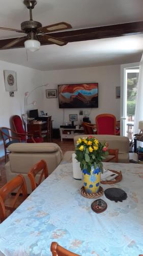 Χώρος καθιστικού στο Chambre à louer Port-Fréjus