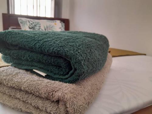 Ένα ή περισσότερα κρεβάτια σε δωμάτιο στο Amore Stone Town Zanzibar Apartment by Monalisa