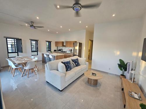Luxury 2-Bedroom Apartment with Pool & Fast Wi-Fi