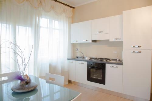 Kuchyň nebo kuchyňský kout v ubytování Hotel & Residence Corona Grossa Balangero