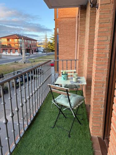 a table and a chair on a balcony at PUERTA De AGUILERA in Berlanga de Duero
