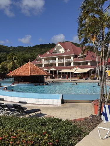 Baseinas apgyvendinimo įstaigoje Karibbean Resort arba netoliese
