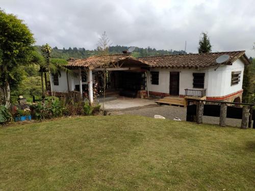 El edificio en el que está la casa de vacaciones