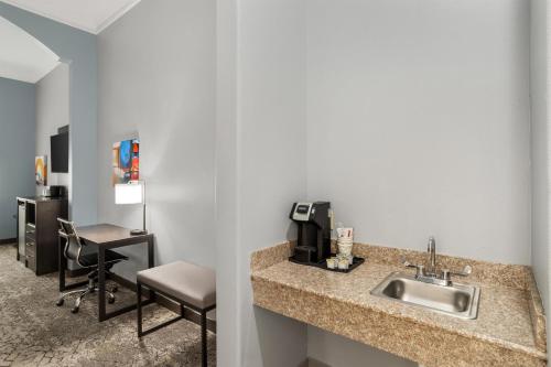 Φωτογραφία από το άλμπουμ του Best Western Plus New Caney Inn & Suites σε New Caney