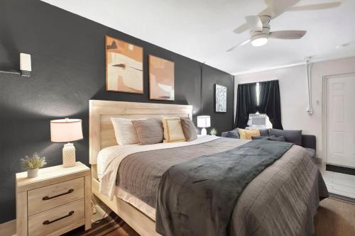 Postel nebo postele na pokoji v ubytování Special - Xtra Comfy - King Bed