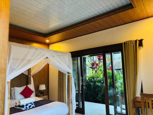 Un pat sau paturi într-o cameră la Nia ubud villa
