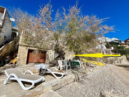 Azure Apartments By The Sea Near City Omiš