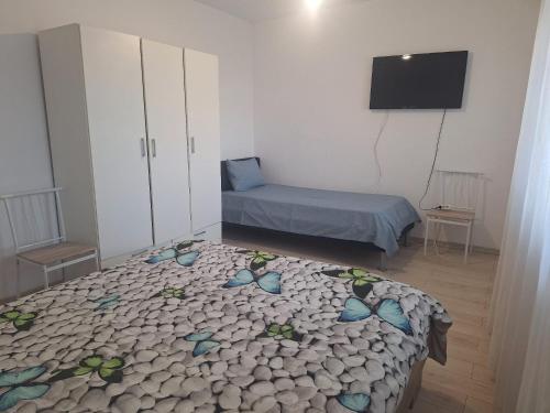 a bedroom with a bed with butterflies on it at Apartament Sos Alexandriei Bragadiru in Bragadiru