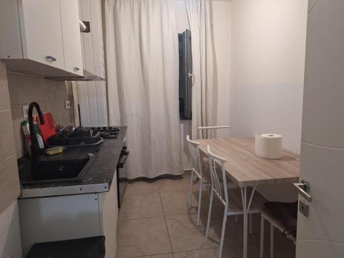 Kuchyň nebo kuchyňský kout v ubytování Apartament Sos Alexandriei Bragadiru