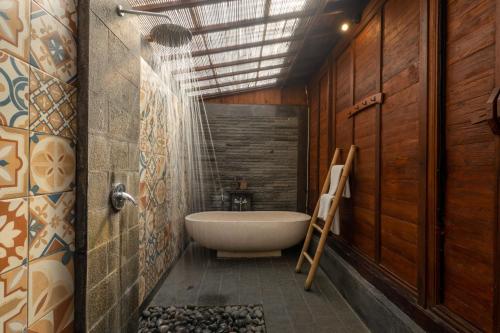 Ένα μπάνιο στο Sebatu Tulen Villa