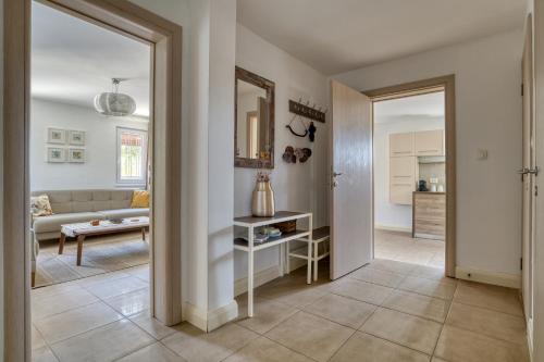 Ένα ή περισσότερα κρεβάτια σε δωμάτιο στο Kežman Villa Luštica