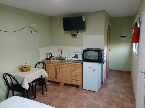 Η κουζίνα ή μικρή κουζίνα στο La Delia monoambiente