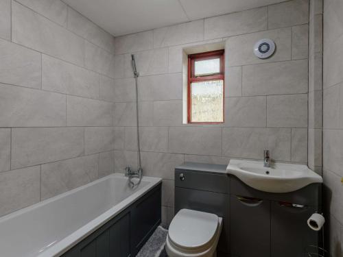 Ένα μπάνιο στο 1 Bed in Fordingbridge 89512