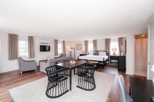a living room with a table and chairs and a bed at The Ellery in Northampton
