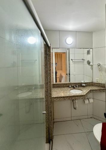 a bathroom with two sinks and a mirror at 957 golden fortaleza frente mar in Fortaleza