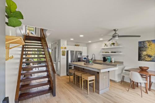 Η κουζίνα ή μικρή κουζίνα στο Hale Kai at Turtle Bay Golf Course