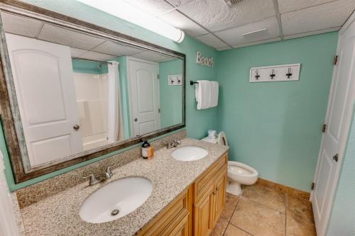 Ванная комната в 1BR Oceanfront Condo, Beach Cove, Pools, Hot Tubs!