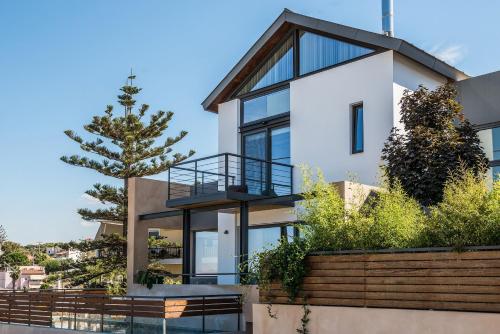 Το κτήριο όπου στεγάζεται  η παραθεριστική κατοικία