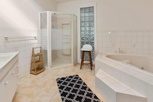 Et badeværelse på The Great Ocean Villa