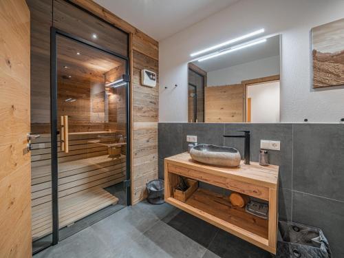 Ένα μπάνιο στο Guatsi