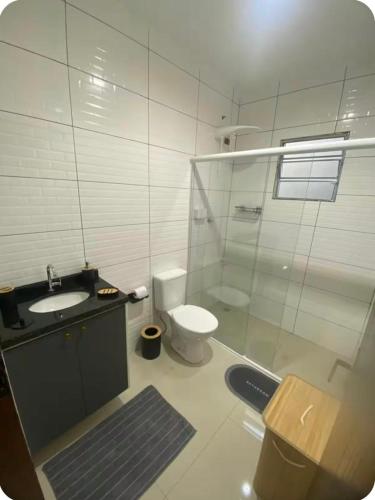 Koupelna v ubytování Apto Novo Jardim Rosinha
