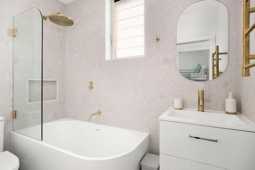 Koupelna v ubytování Charming 2Bed Home Near Cafés & Racecourse