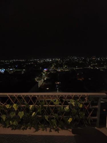 Rõdu või terrass majutusasutuses RANCAGUA HERMOSO DEPTO A pasos del centros comerciales parcking gratis y Wifi