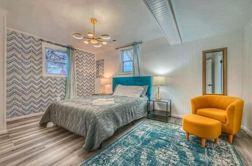 Ένα ή περισσότερα κρεβάτια σε δωμάτιο στο 4BR House Mins to Downtown Annapolis with Firepit, Basement Bar, & Sleeps 12