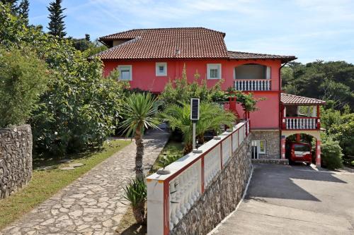 Apartments with parking space Lopar, Rab - 18001